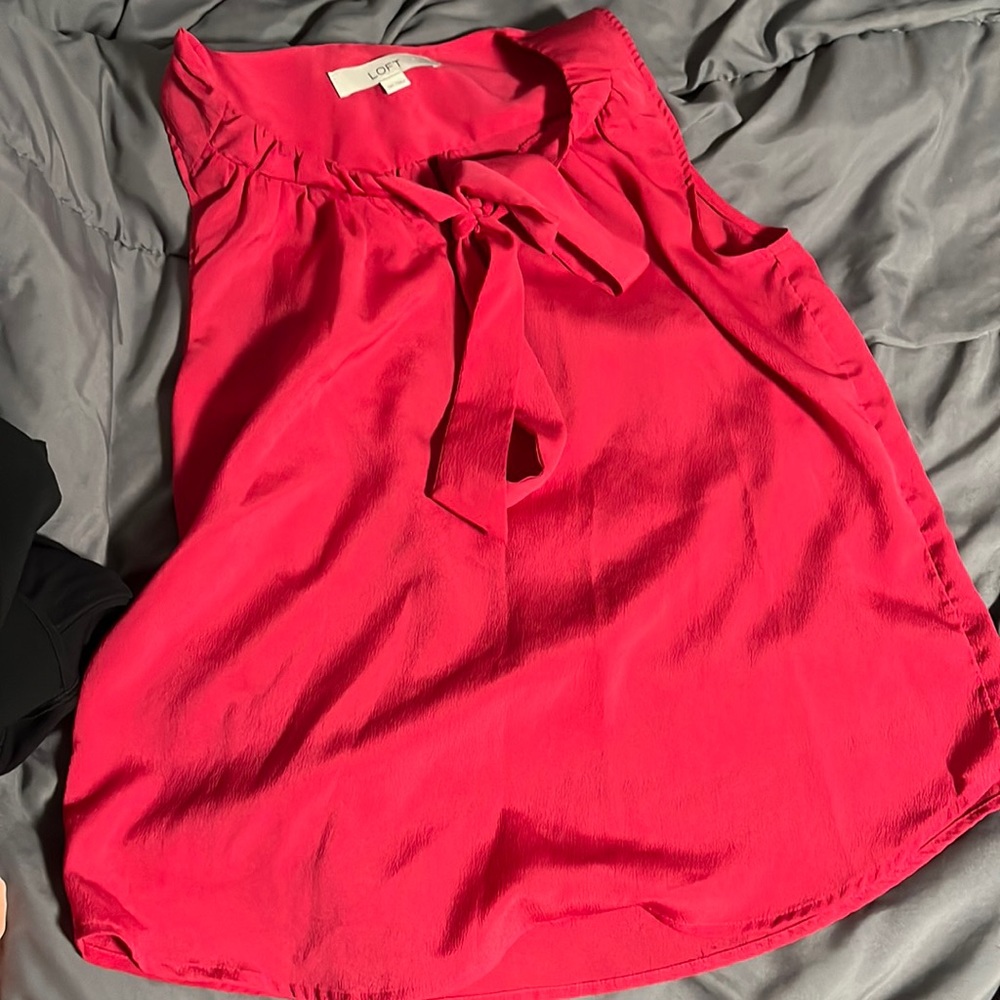 Great quality Loft women’s tank top. Color pink. Size: small petite. Brand new